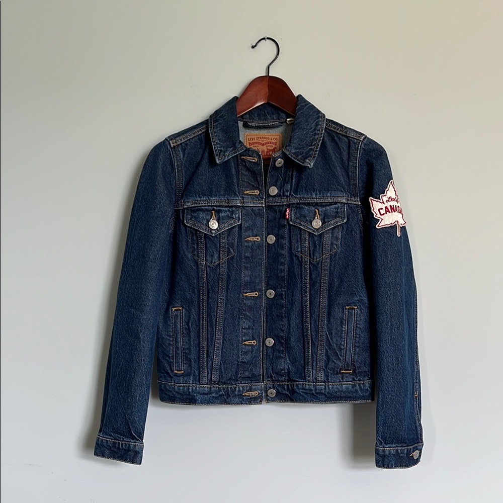 RARE NWOT Levi's Classic Trucker Dark Blue Denim Jacket Canada Maple Leaf Patch